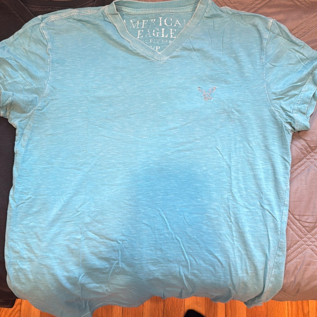 (3) American Eagle Vneck